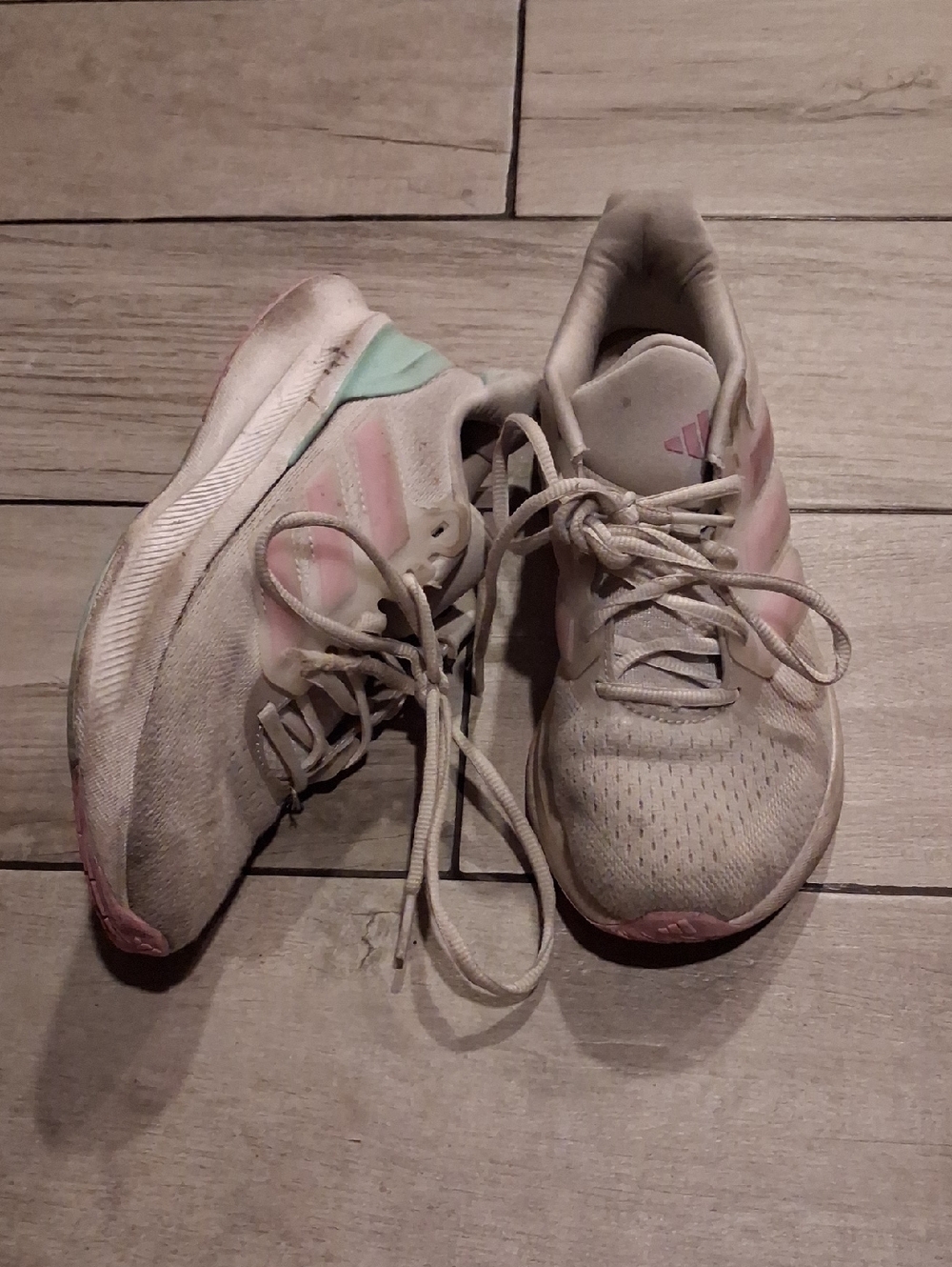 🍁adidas Kids White Sneakers with Pink and Mint Accents🍦